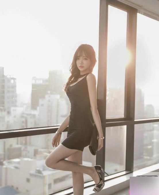 美少女《夏花花》学生服装私房尺度照片曝光