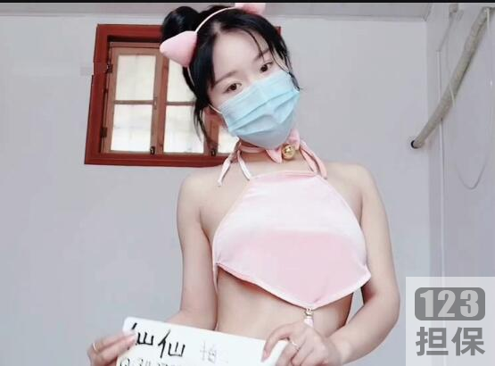 抖音8W粉丝网红（仙仙小草莓）私拍6部