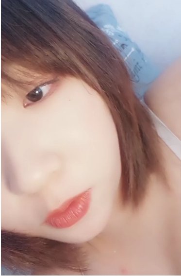 “九儿小川：白色吊带，为你带来无尽自我安慰！”