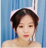 美女小护士在医生办公室打扑克