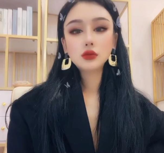 疯狂抖音新篇：倒着喷憋，走着，尿出来了