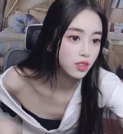 21岁女大学生的超白大长腿出水小天后13V+6.18G商品