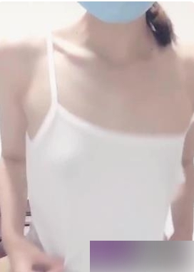 高中女生辍学后在家直播的作品