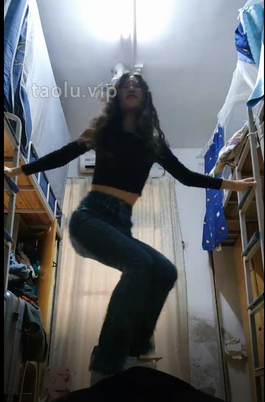 商品深处虐乳白袜踩骑马舔鞋视频