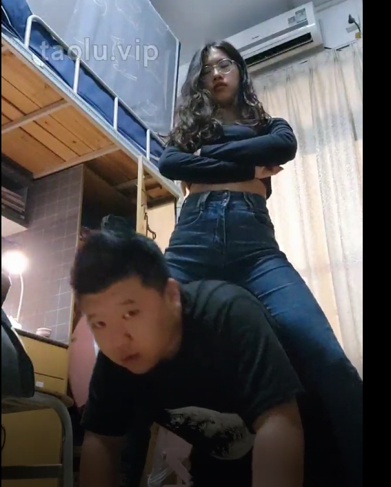 商品深处虐乳白袜踩骑马舔鞋视频