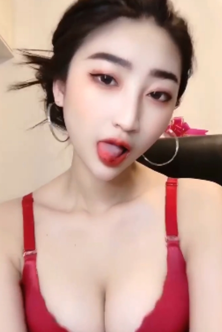 小师妹带你领略定制福利，快手福利11V百度，性感尤物自行打包