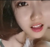 清纯大眼萌妹子露脸放飞自我视频