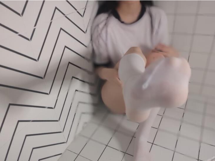 火爆推荐！绝色娇艳的幼齿美女，精选罗莉，美足妹子！