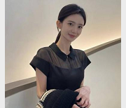 反差女神展现超强嘴上功夫技巧，享受精选后推车体验