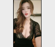 36D熟女挑战双雄，1V-1.5G视频震撼上线