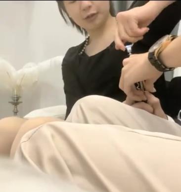 《红酒自拍洗澡，言情瘦子拼命广告》