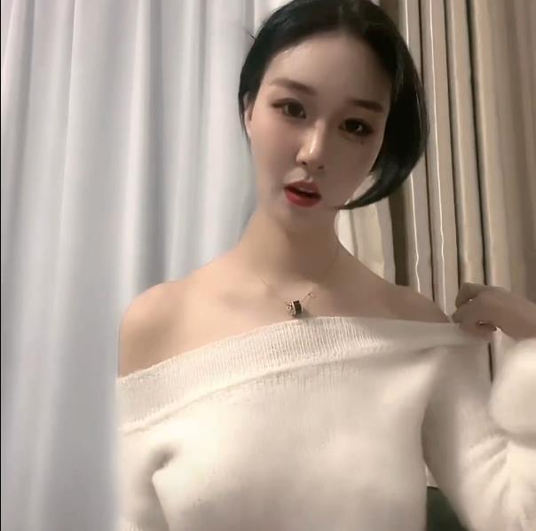 疯狂抖音：户喻晓《抖音擦边》420个V，3.6G视频封号作死秀