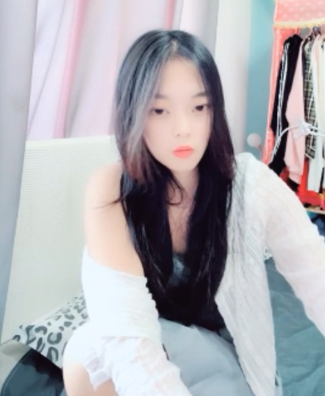 校园美食探店：31v28g夹心糖饼