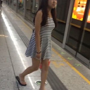 温馨互动：四川顾盼盼与男友共度温情时光