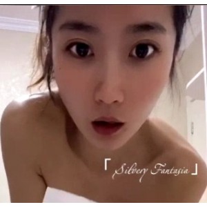 推特福利：姬灿灿举牌私拍视频图片