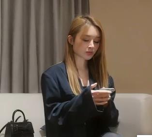 高价高端边缘美妞花臂纹身自拍51分钟91出品