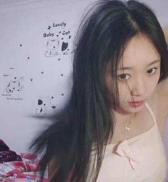 清纯校园女神直播视频，甜美羞涩颜值在线