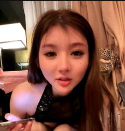 尤物新人小雅自拍视频时长1小时，浪女身材瘦脸用嘴大长腿，下载观看！