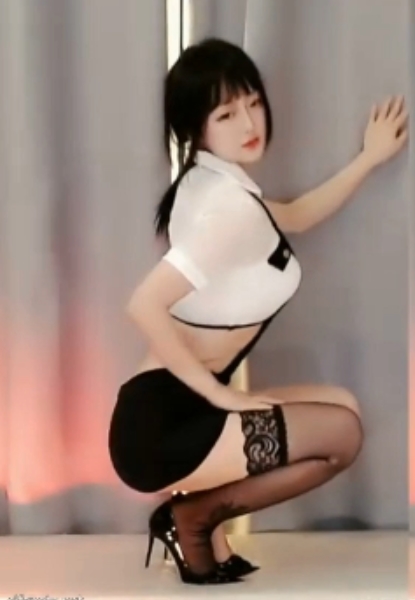 虎牙清纯少女林小花直播鱼7奇怪姿势M2020.12