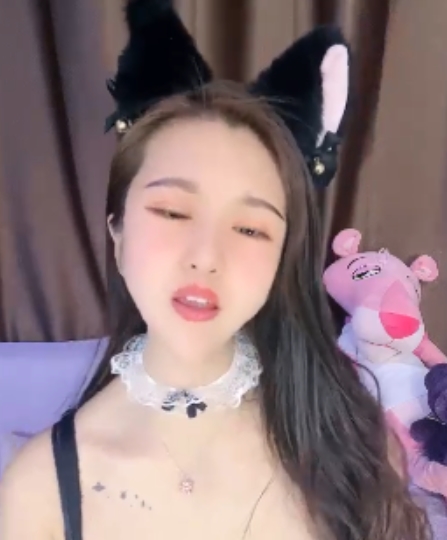 超级大罩杯女神小薇薇安狂甩奶~奇怪玩具出水[4.48GB][10小时]