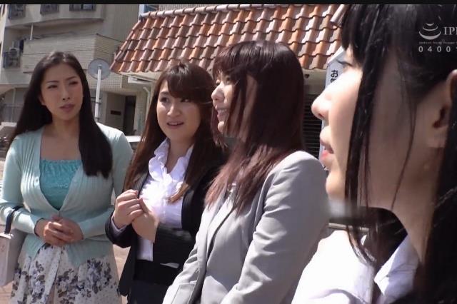 校园学姐丝袜诱惑，电车互动故事