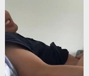 漂亮女友自拍视频曝光！渣男欺凌全程被骑互动，身材火爆观看