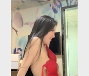 可爱女友与猥琐男亲密互动，35分钟视频429M，精选小姐姐身材颜值惊艳