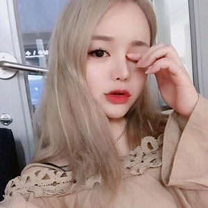 性感熟女Anlizhaomio火辣身材红色服装美少女造型诱惑力十足