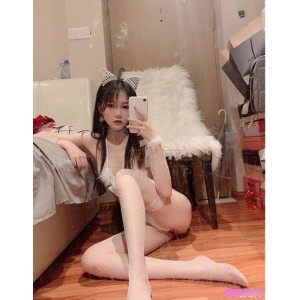 网红COSER魔法秋秋：高颜值、美丽容颜、清纯气质、性感身材、温柔表现力、活泼可爱、绝美容颜、清新气质。