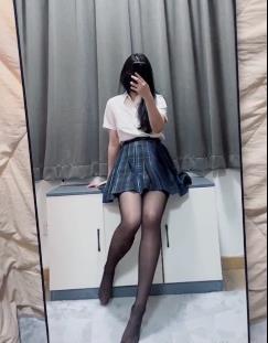 MomoYih嫩萝L合集2：马D大黑牛17V-5.1G，白嫩光“阴”震撼全场，巨物控必看！