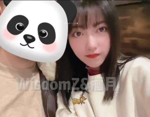 酒月露脸高颜值大球女神21V-1.3G自拍短视频图集，小狗车灯那地方WisdomZ发作品下载观看