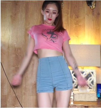 舞出精彩，小楠楠的独特舞蹈风格和精心制作的视频