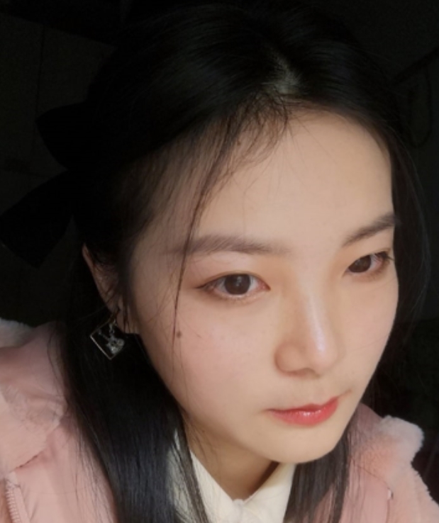 反差婊刘璐金主爸爸互动视频美照曝光0.35G