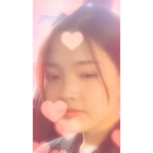清纯女神李天宜吃瓜互动自拍视频展示，反差之美令人惊艳