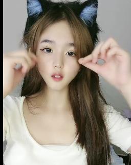 青春女神自拍表演，黑丝校花级靓女刮毛毛，身材道具应有尽有！