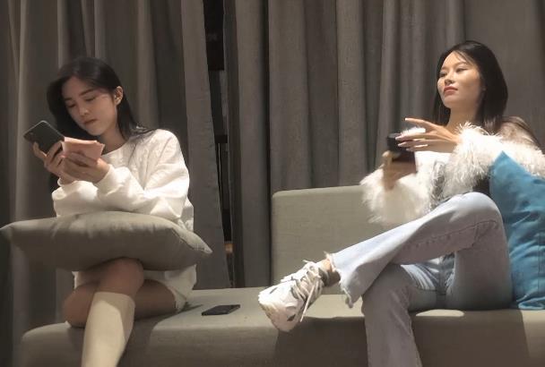 文轩T花约P-兔女郎双F[2V-4.2G]：女主颜值身材在贤娆闺蜜同场用嘴