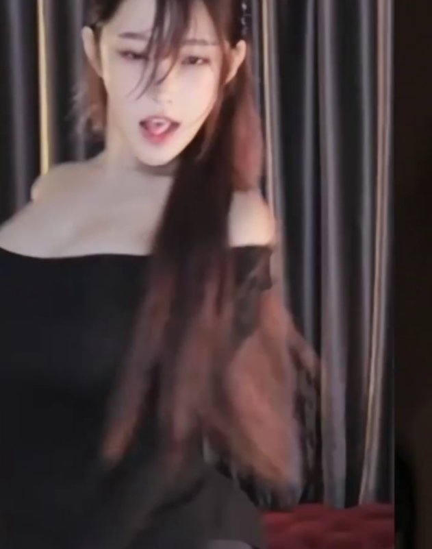 南妹儿呀热舞合集：原版无水，百度盘转载，舞蹈技巧展现