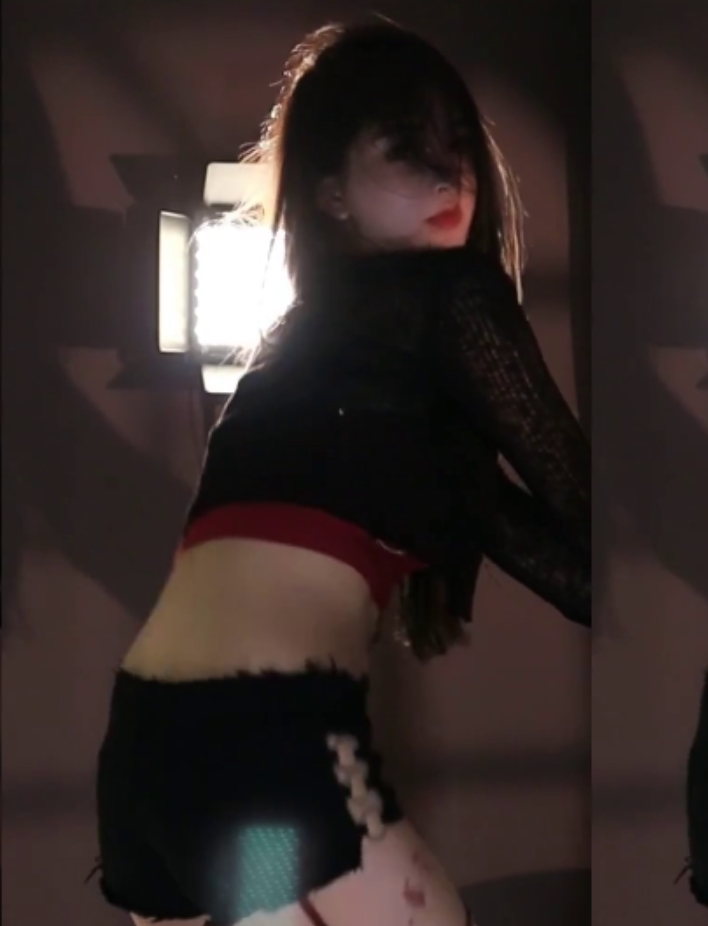 南妹儿呀热舞合集：原版无水，百度盘转载，舞蹈技巧展现