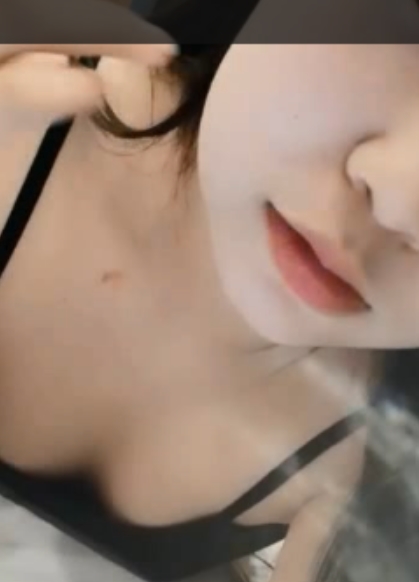 狗子01年高颜值小妹子求臀部互动合集，总时长150分钟，1.6GB，露脸自录原创，手机直播平台按摩店直播