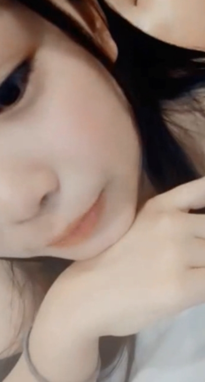 狗子01年高颜值小妹子求臀部互动合集，总时长150分钟，1.6GB，露脸自录原创，手机直播平台按摩店直播