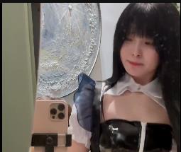 女神洛宝最新自拍视频曝光，粉丝疯狂下载观看