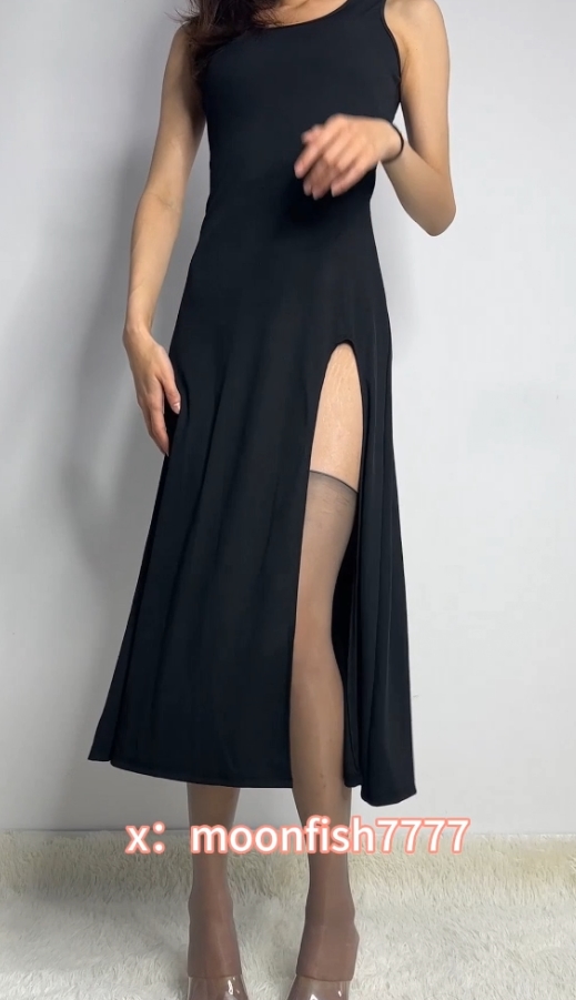 美腿橙子户外展示77.1g合集：moonfish7777的摄影艺术之美