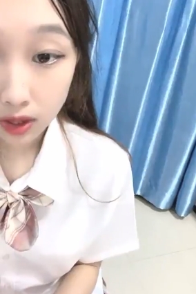 稚嫩女主播李溪研高三毕业视频集锦