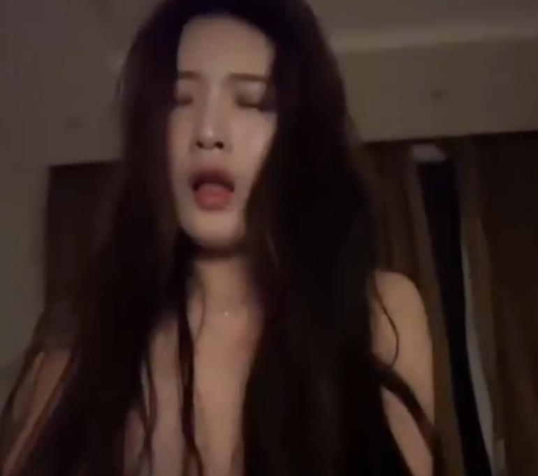 抖音网红赵一菲散播失踪传闻土豪哥包养甩资源16V2.8G视频