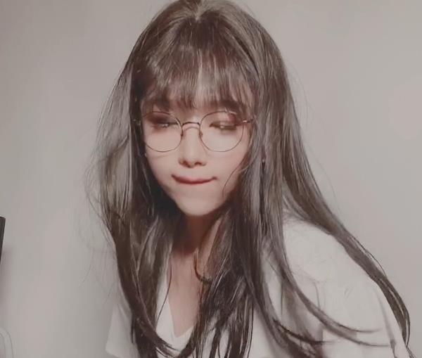 fans网红TSjieun最新更新的作品合集，共273个视频，总计41G大小，粉丝们不容错过！前列腺大战、单男合作，赚大钱的秘密尽在其中！