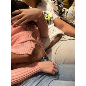的世界里，推特网红文森特以其媚黑银婊形象备受关注。观看8个v+5p+2.21g的私拍视频，体验暴力三人游的感觉，黑人抱起来的狂野，让你怜香惜玉也玩得起来！