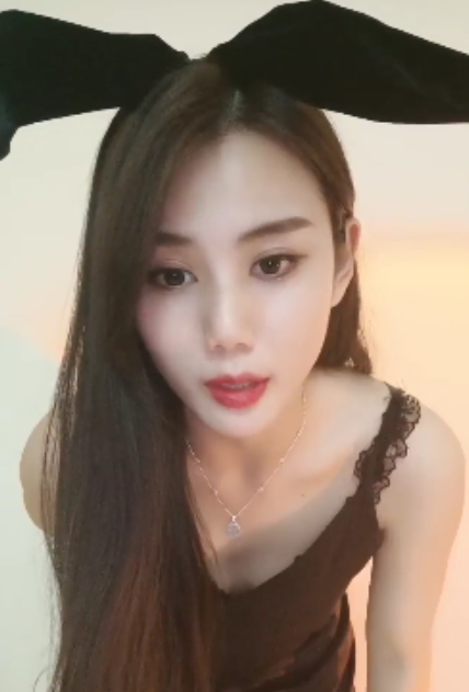 绿播女神小橙子：妖娆美艳玩到肾虚，解压方式本地观看