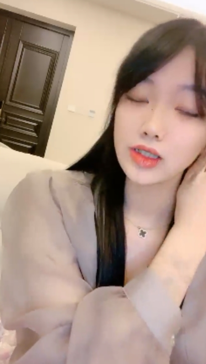 “一字马热舞，诺宝无敌542g合集，最新72v惊艳上贤妗”