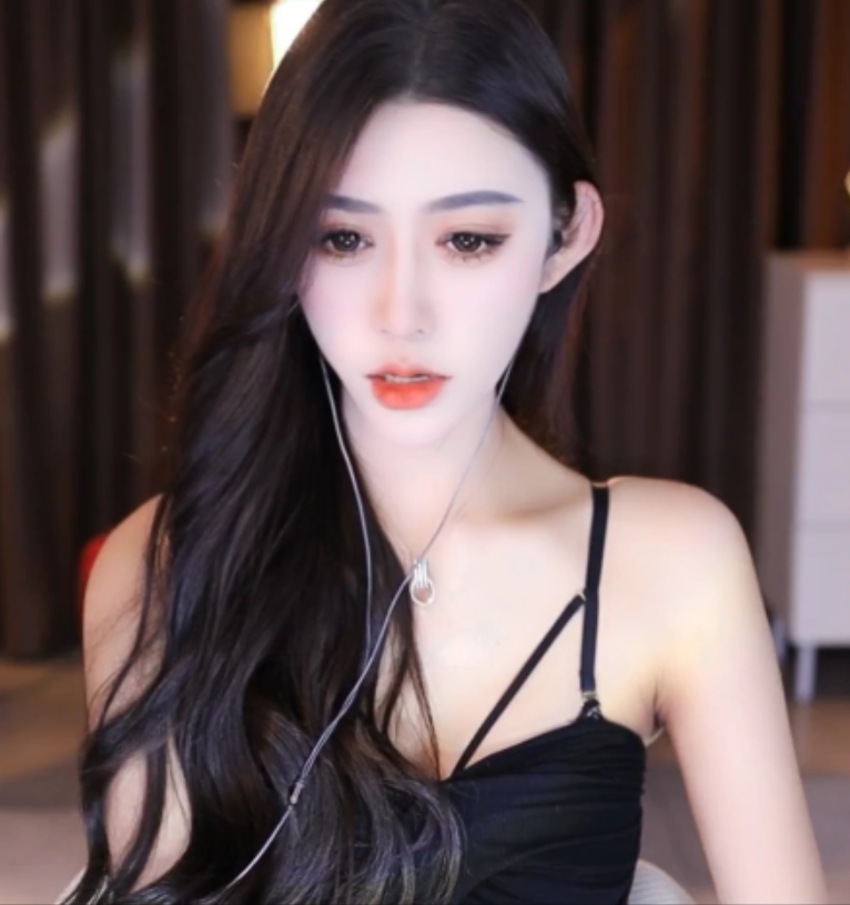 虎牙女神长腿兮兮热舞小合集，10V+3.5G震撼上贤妗