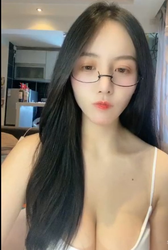 顶级绿播女神棉MM狂玩视频《有水》秒送，源码录制，超清画质